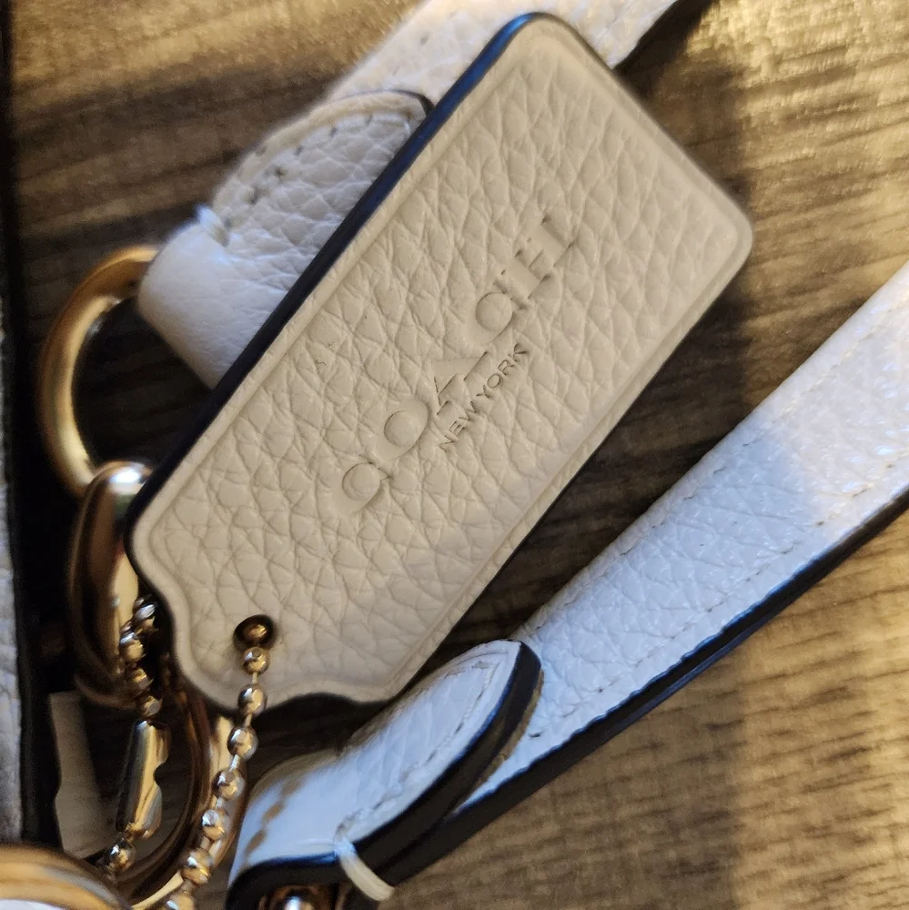 NWOT Coach Hallie Shoulder Bag Tote Pebble Leather White/Gold - Picture 3 of 16